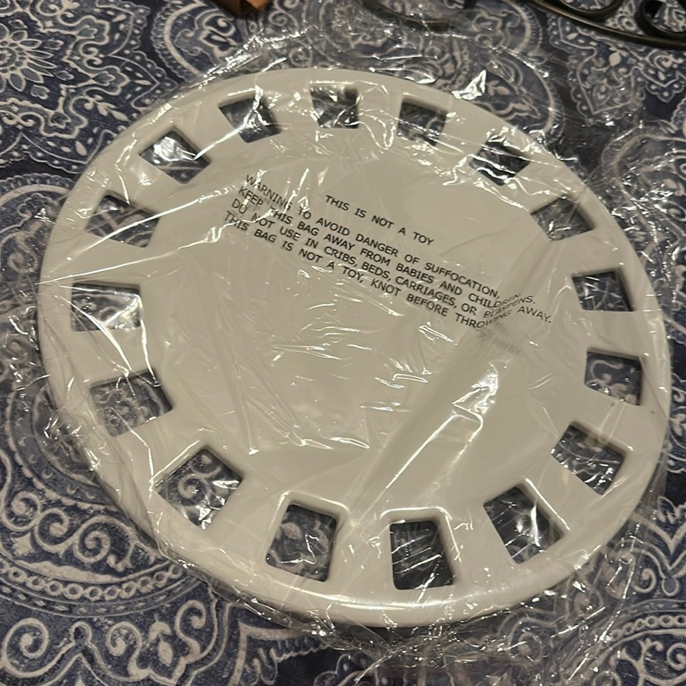 Southern living dress me up plate new in box